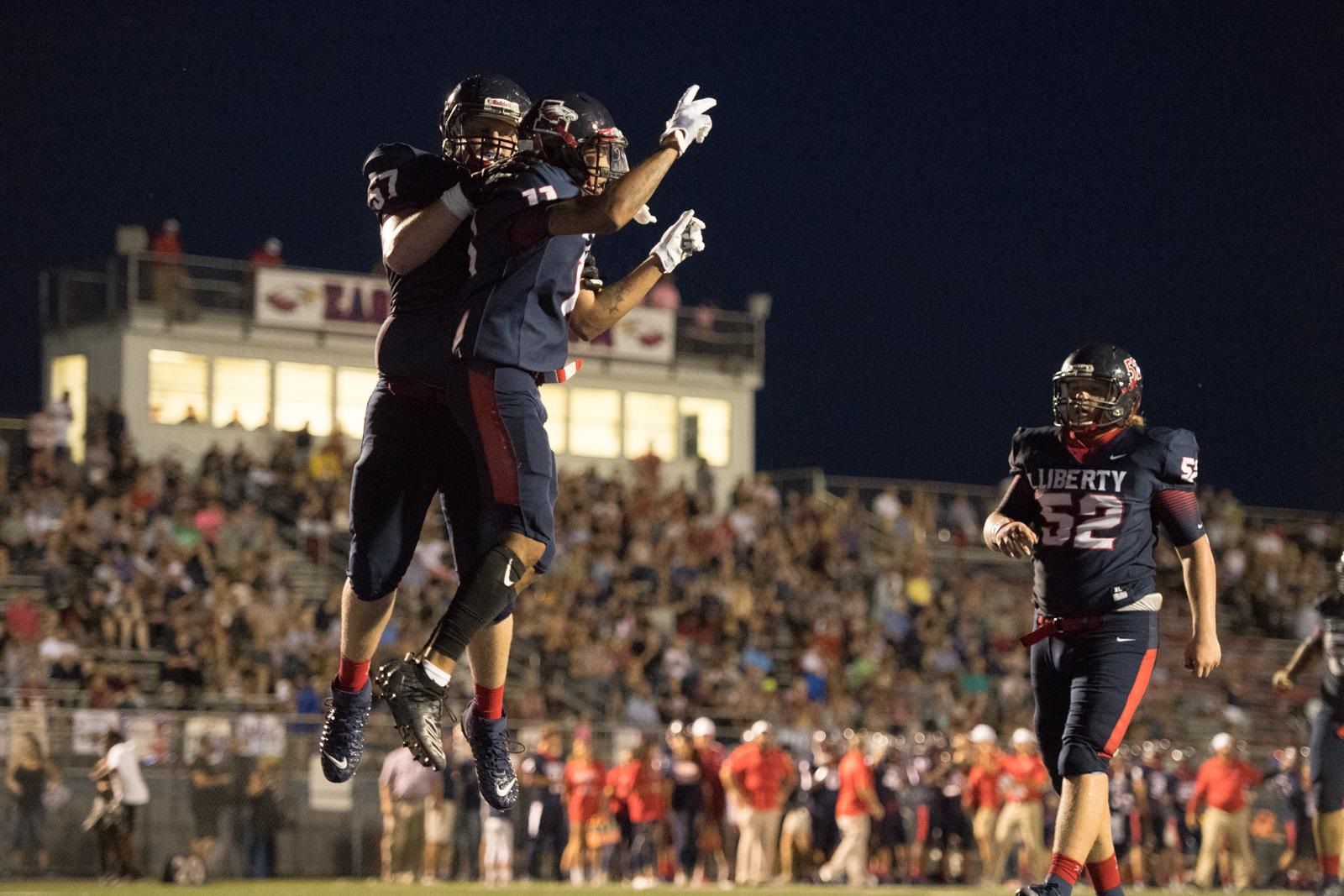 B_LHS_Foot_Justin_Lawson_11_Jon_Kuhler_57_Jordan_Woodson_52.jpg